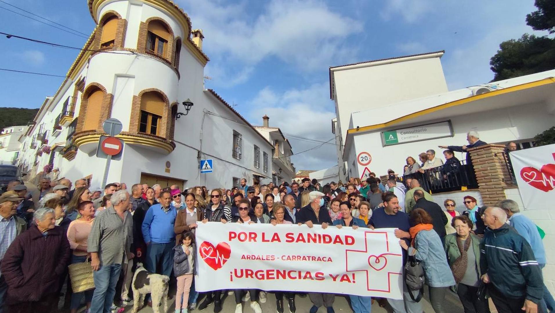 Más de un centenar vecinos de Ardales y Carratraca se concentran para